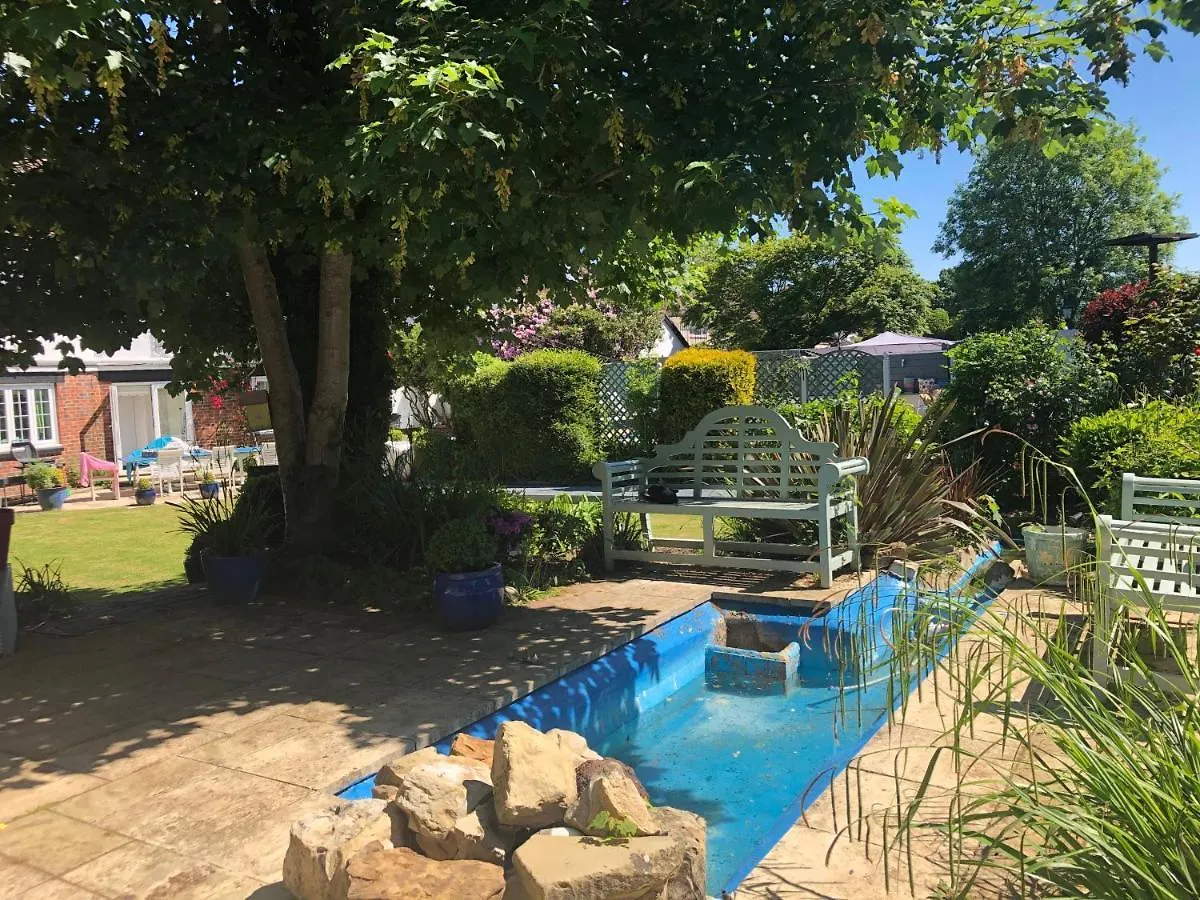 Hazelwick Guest House Hookwood
