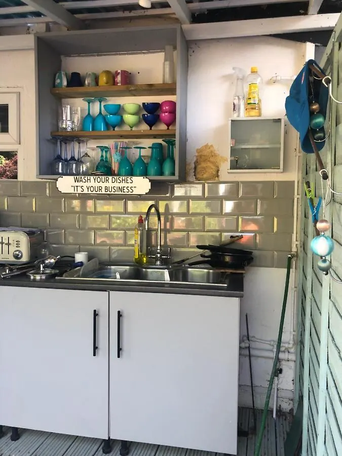 Hazelwick Guest House Hookwood
