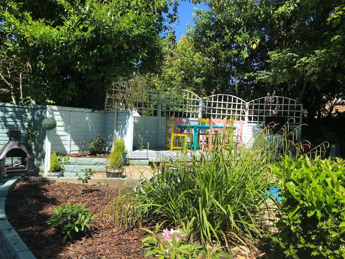 Hazelwick Guest House Hookwood Country house