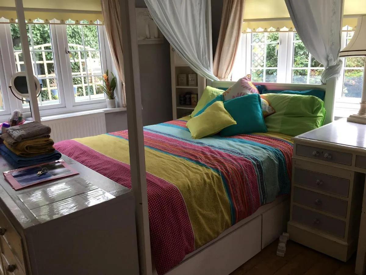 Country house Hazelwick Guest House Hookwood